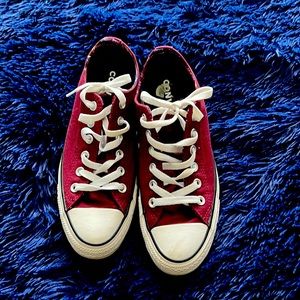 Converse All-Star low top burgundy Chucks